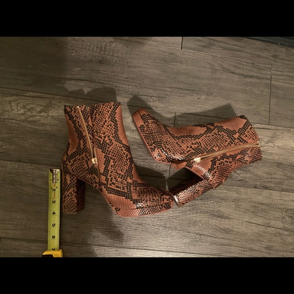 NWOT H&M Snakeskin print ankle boots size 8 - Picture 4 of 7